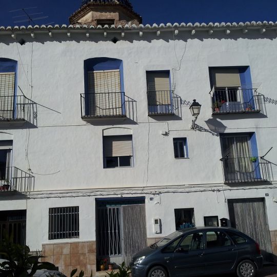 Building in 21-25 Las Ánimas square