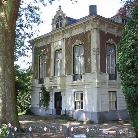 Waaldijk 8, Hurwenen