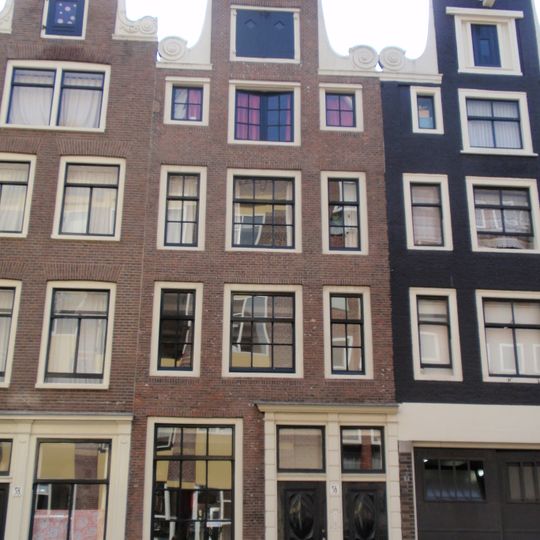 Pand met eenvoudige halsgevel