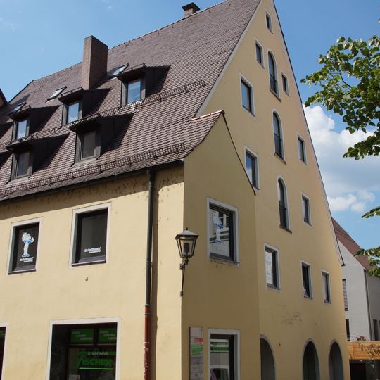 Wohn- und Geschäftshaus, ehemaliger Walderbacher Hof