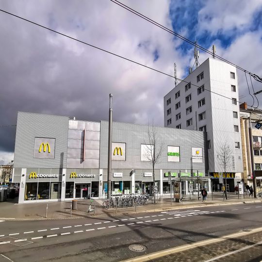 Bertha-von-Suttner-Platz 1–7