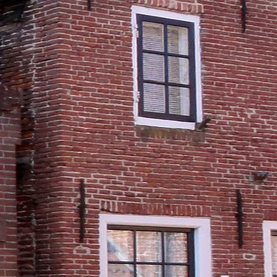 Pand met gepleisterd puntgeveltje