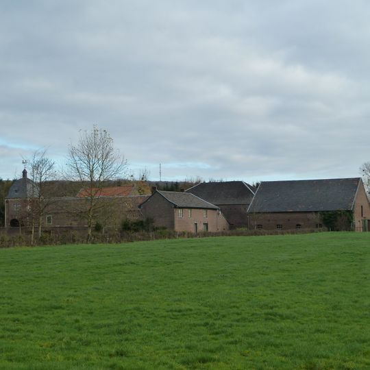 Castle Cartils: farm with barns