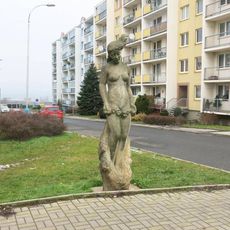 Socha Dar přírody v ulici V Závětří v Trnovanech
