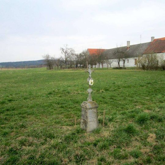 Kříž severně od Hradešic