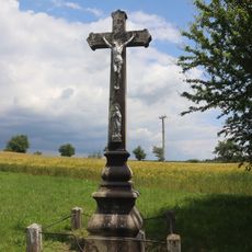 Kříž na severním okraji Lomů