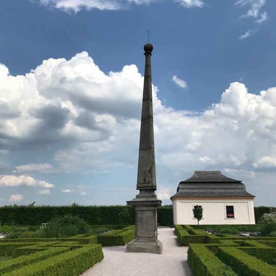 Obelisk v zahradě špitálu v Kuksu
