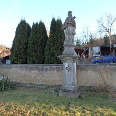 Socha svatého Jana Nepomuckého v Libkovicích na návsi