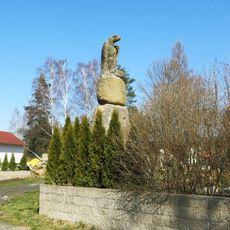 Socha orla u domu 120 v Postřelné