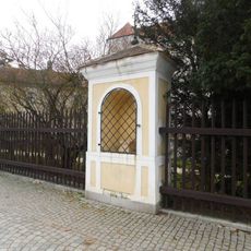 Výklenková kaple v ulici Na baště u zámku v Telči