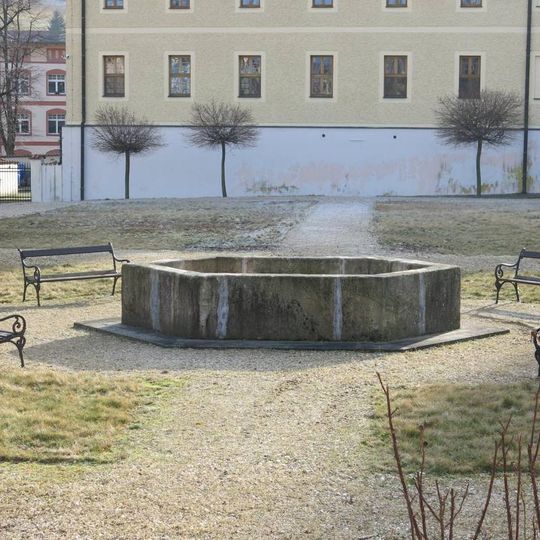 Kašna v klášterní zahradě v Hejnicích