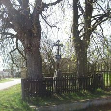 Kříž u křižovatky v Kučeři