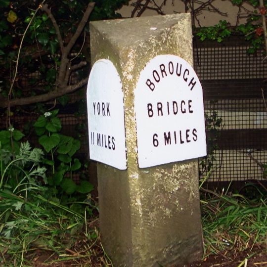 Milestone, 25m N of lane to Tancred Farms