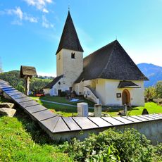 Kath. Pfarrkirche hl. Johannes der Täufer mit Friedhof