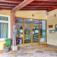 Lesendes Mädchen (Bonn)