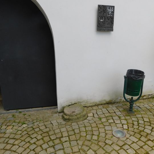 Fragment pranýře před radnicí v Brtnici