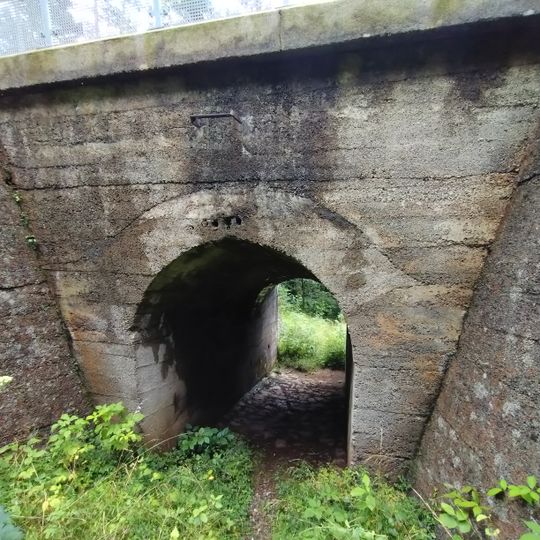 Brücke nach Haltestelle Leithen