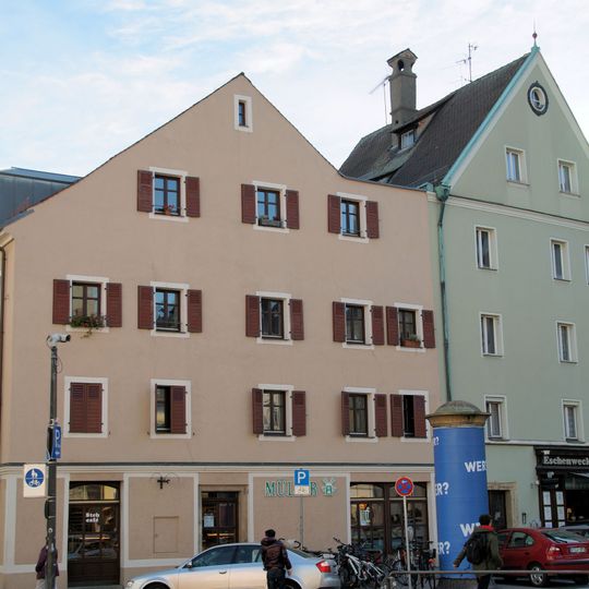 Wohn- und Geschäftshaus