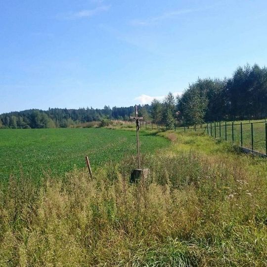 Kříž jižně od Deštné