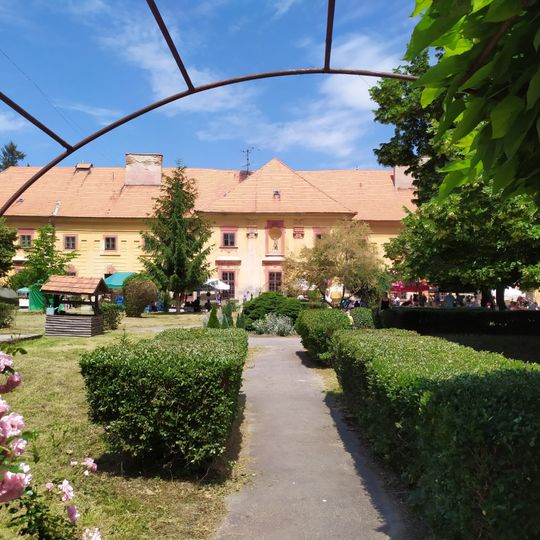 Kaštieľ Esterházyovcov, kaštieľ