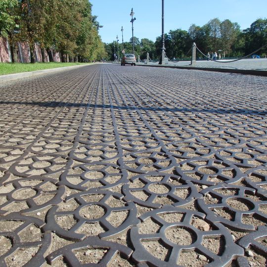Cast iron pavement on Yakornaya Square