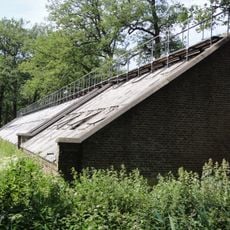 Heeswijk: kas in moestuin