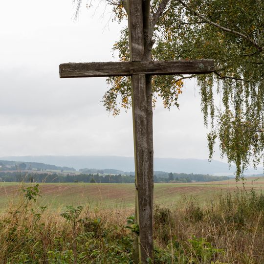 Kříž u Leopoldova pod vrchem Kozelka