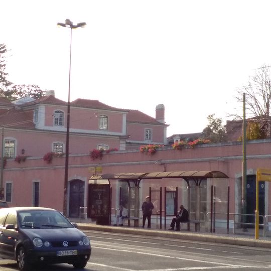 Casa da Junqueira, ou Palacete Polignac de Barros, incluindo o jardim, a casa de fresco e as construções anexas
