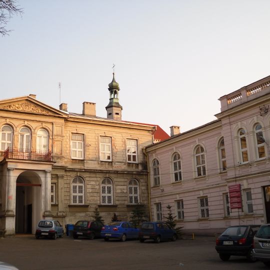 Budynek szkolny d. Instytutu Maryjskiego , ob. zespół szkół