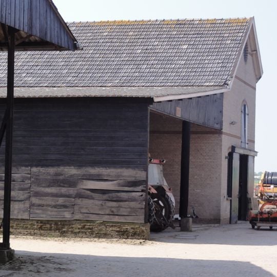 Schuur gelegen aan de achterzijde van de eerder genoemde vier schuren