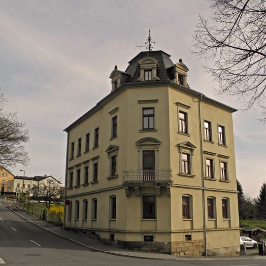 Frei stehendes Wohnhaus in Ecklage Kreuzstraße 7