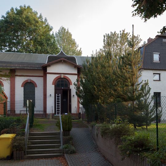Turnhalle mit teilweise zu Wohnzwecken genutztem Kopfbau Kieselhausenstraße 3