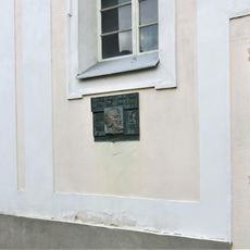 Pamětní deska Jana Husa na evangelickém kostele ve Vysoké