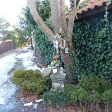 Kříž v Babicích v ulici Ke Skále