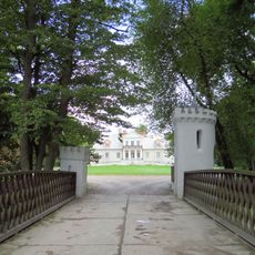 Zespół pałacowy w Romanowie