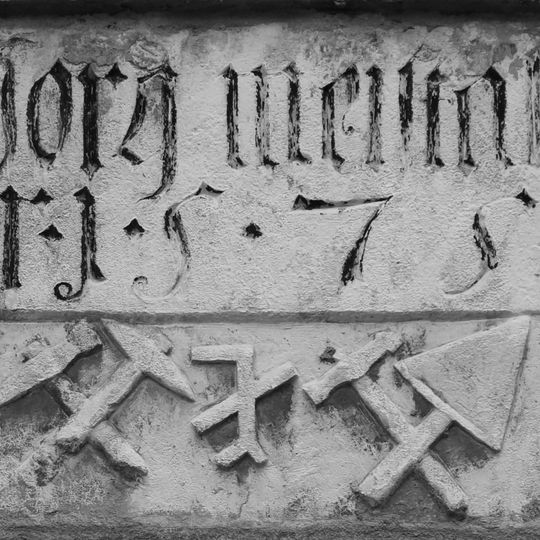 Inschrifttafel mit Hausmarke