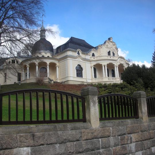 Villa mit Einfriedung und Villengarten Adorfer Straße 38