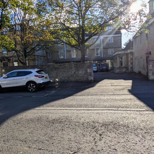 Entrance Wall To The Mansion House