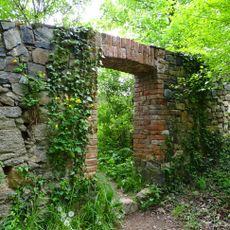 Severovýchodní branka zámeckého parku Vrchotovy Janovice