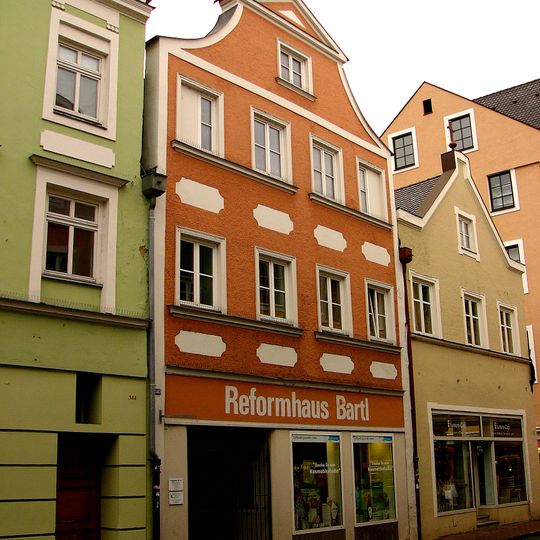 Wohn- und Geschäftshaus