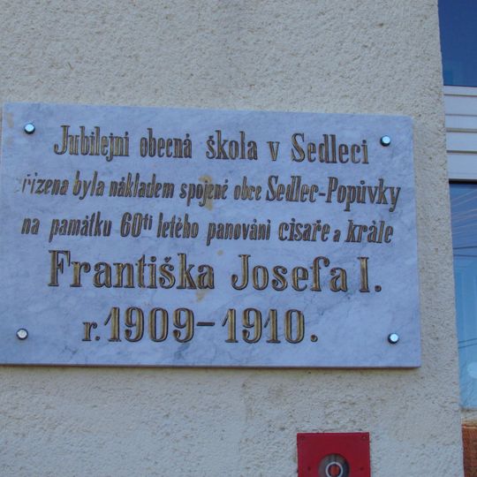 Pamětní deska založení školy v Sedleci