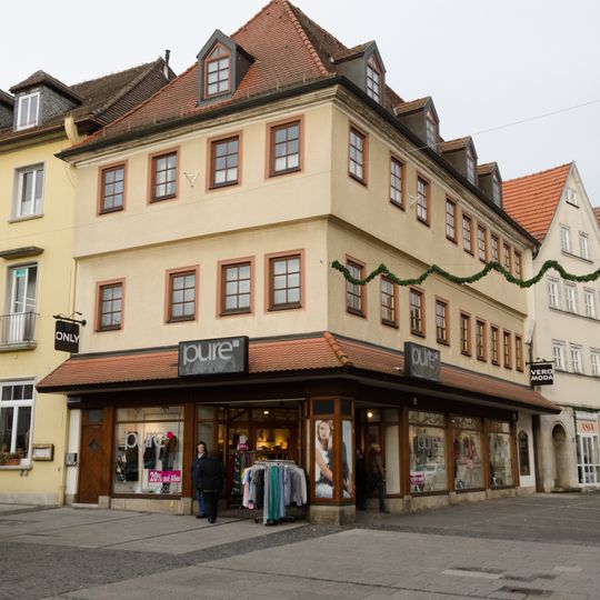 Wohn- und Geschäftshaus