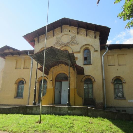 Hunting Lodge, Lisino-Korpus
