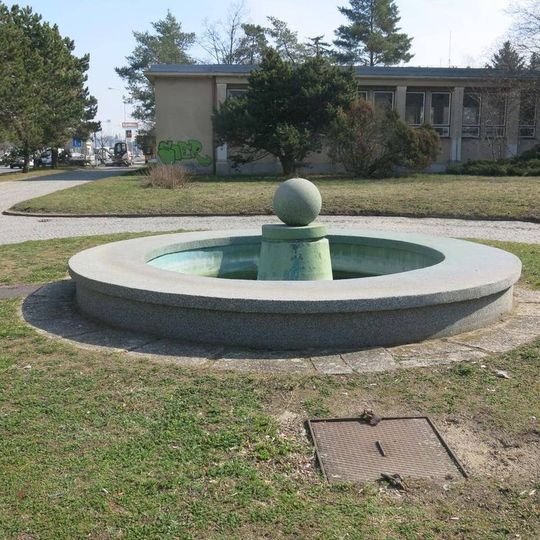 Kašna před střední školou v Jičínské ulici v Mladé Boleslavi