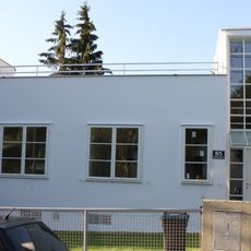 Wohnhäuser mit Einfriedung – Werkbundsiedlung