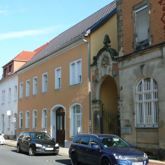 Wohnhaus in halboffener Bebauung Dresdner Straße 19