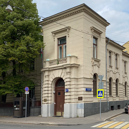 Особняк со службами