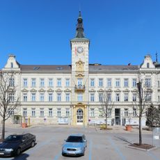 Bezirkshauptmannschaft und Rathaus, Mistelbach