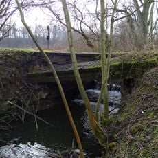 Můstek přes Říčanský potok v uhříněveské oboře severně od Hraničního dubu