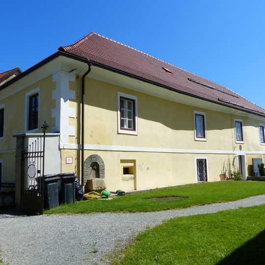 Pfarrhof und Wirtschaftsgebäude